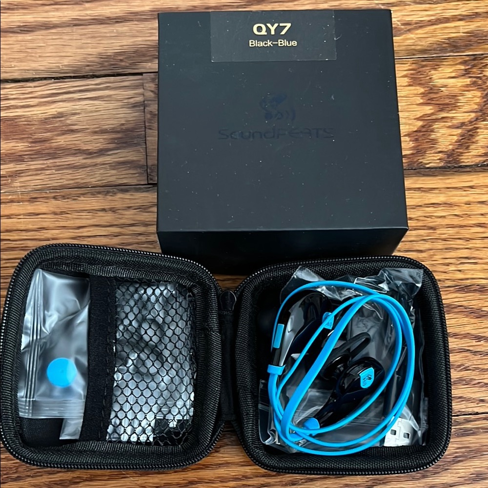 SoundPEATS QY7 Black-Blue Wireless Earbuds